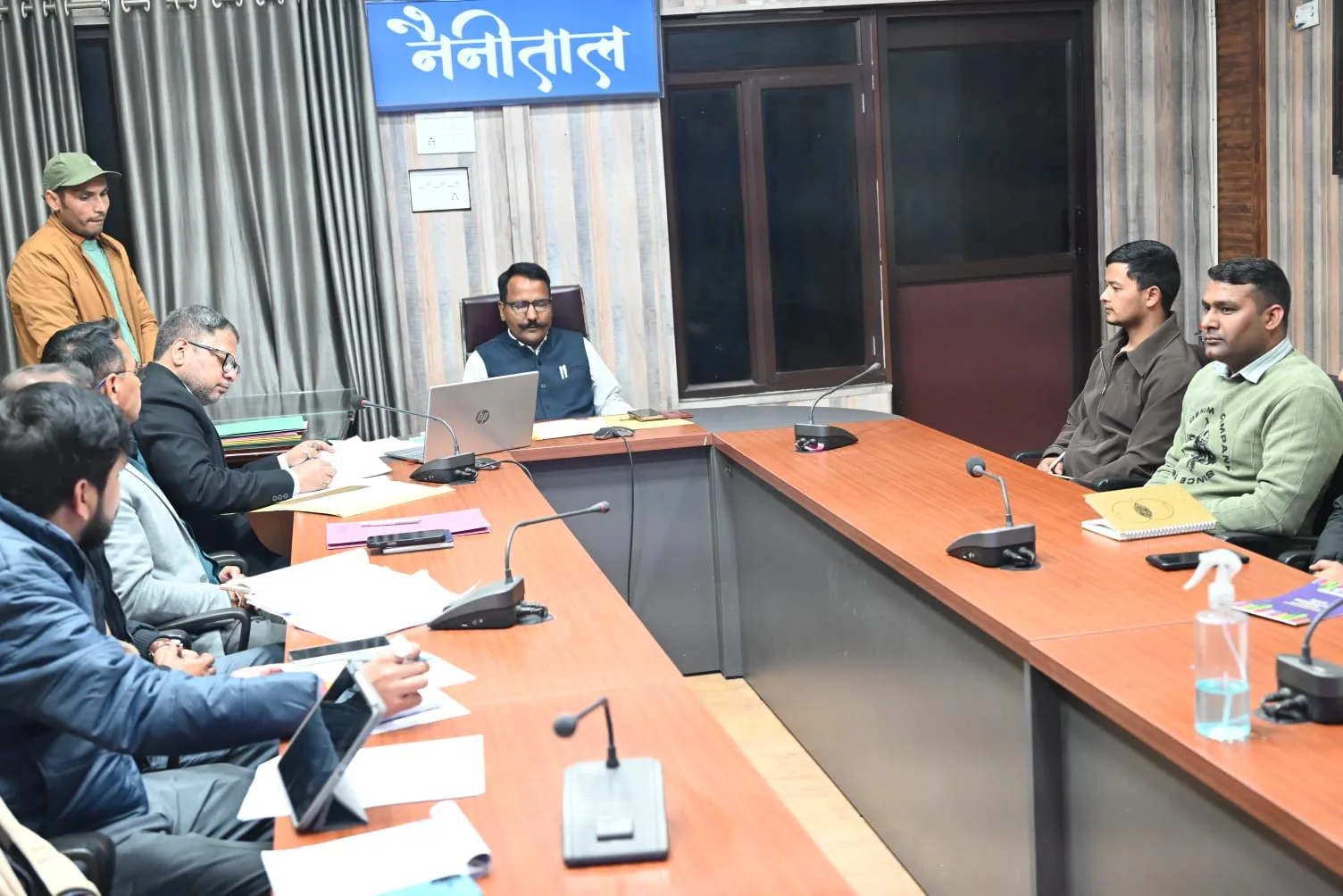 हल्द्वानी में जिला विकास प्राधिकरण की समीक्षा बैठक, आवासीय मानचित्र 15 व व्यावसायिक 30 दिन में स्वीकृत करने के निर्देश