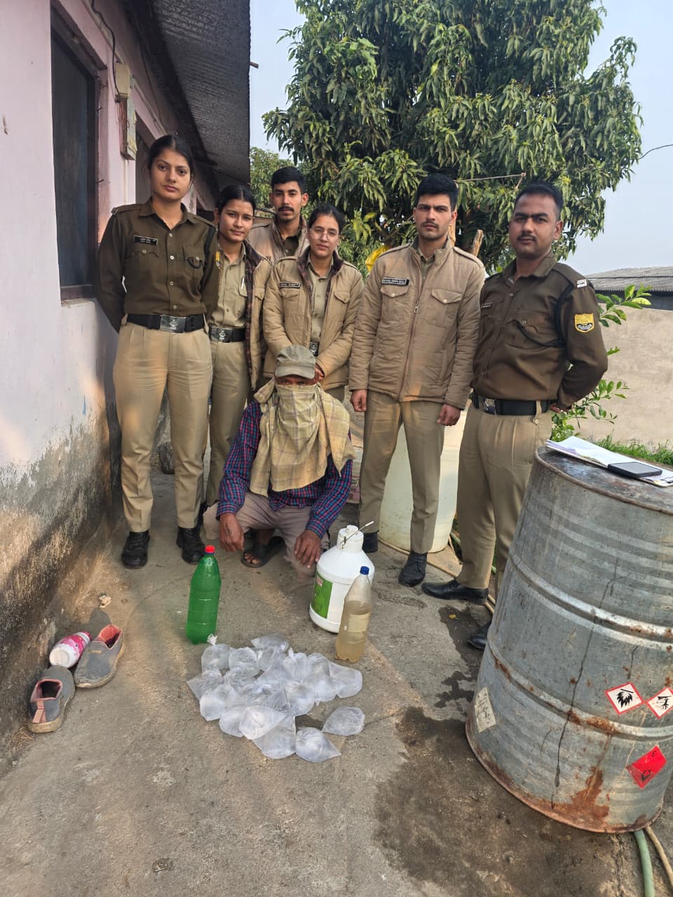 होली से पहले अवैध शराब पर आबकारी टीम की सख्ती, 25 लीटर कच्ची शराब बरामद