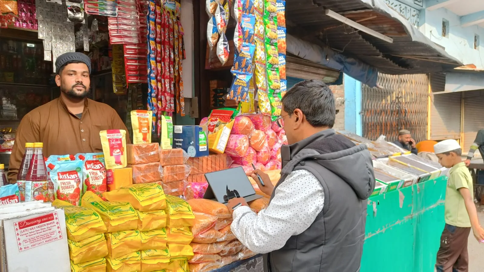 होली–रमजान से पहले खाद्य विभाग सख्त, खताड़ी में एक दर्जन प्रतिष्ठानों पर छापा
