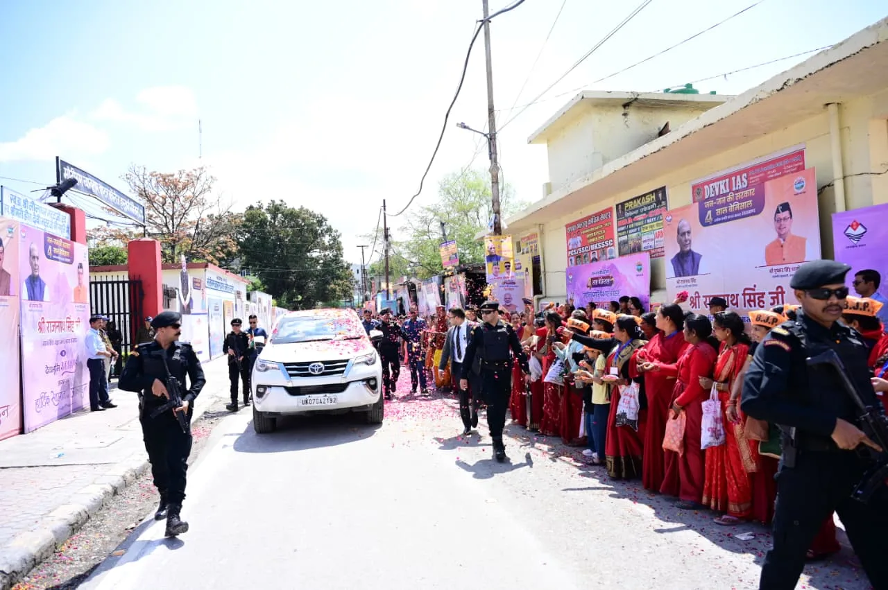 हल्द्वानी में रक्षामंत्री का भव्य स्वागत, लोक संस्कृति की छटा से सजा मार्ग