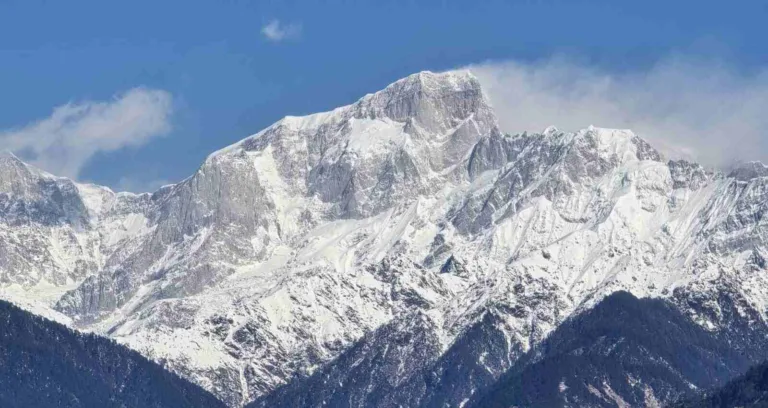 मौसम की मेहरबानी से हिमालयी चोटियों का नख श्रृंगार लौटा