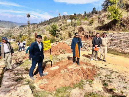 अवैध अतिक्रमण पर प्रशासन की बड़ी कार्रवाई, वन पंचायत भूमि कराई मुक्त