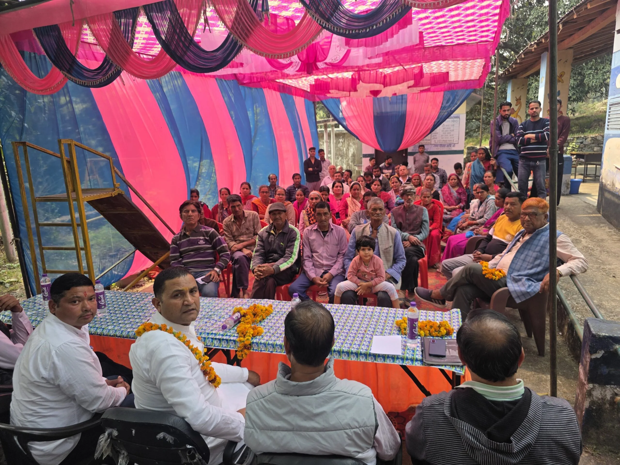 गांव–गांव पहुंचकर विधायक राम सिंह कैड़ा ने सुनी समस्याएं, अधिकारियों को दिए समाधान के निर्देश