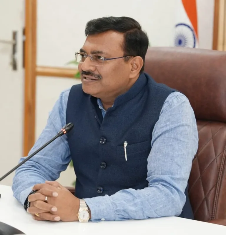 गैस, ईंधन और जरुरी वस्तुओं की कोई कमी नहीं, पैनिक न करें: मुख्य सचिव