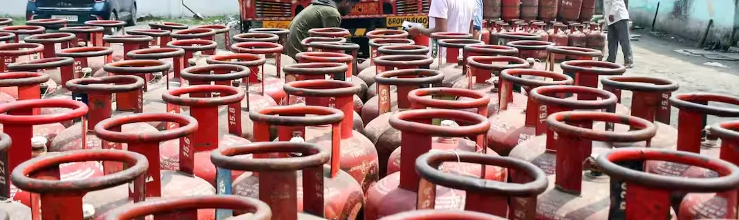 घरेलू गैस की कालाबाजारी पर डीएम सख्त, जमाखोरी-रिफिलिंग पर होगी कड़ी कार्रवाई