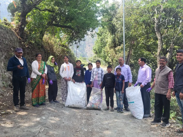 जंगलिया गांव में चला स्वच्छता अभियान, शादी-ब्याह में भी प्लास्टिक न इस्तेमाल करने की अपील