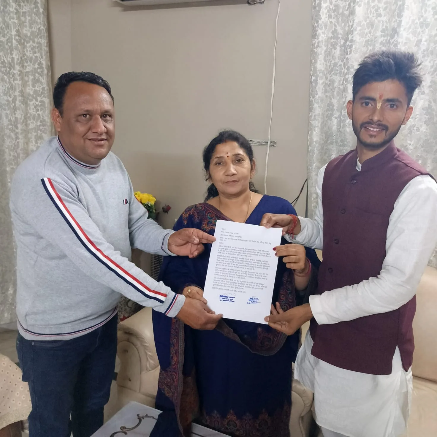 जंगलिया गांव–मलुवा ताल मोटर मार्ग की मांग तेज, जिला पंचायत अध्यक्ष को सौंपा ज्ञापन