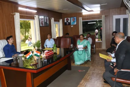 जनसुनवाई में आयुक्त दीपक रावत सख्त, भूमि विवाद से अतिक्रमण तक कई मामलों का मौके पर निस्तारण