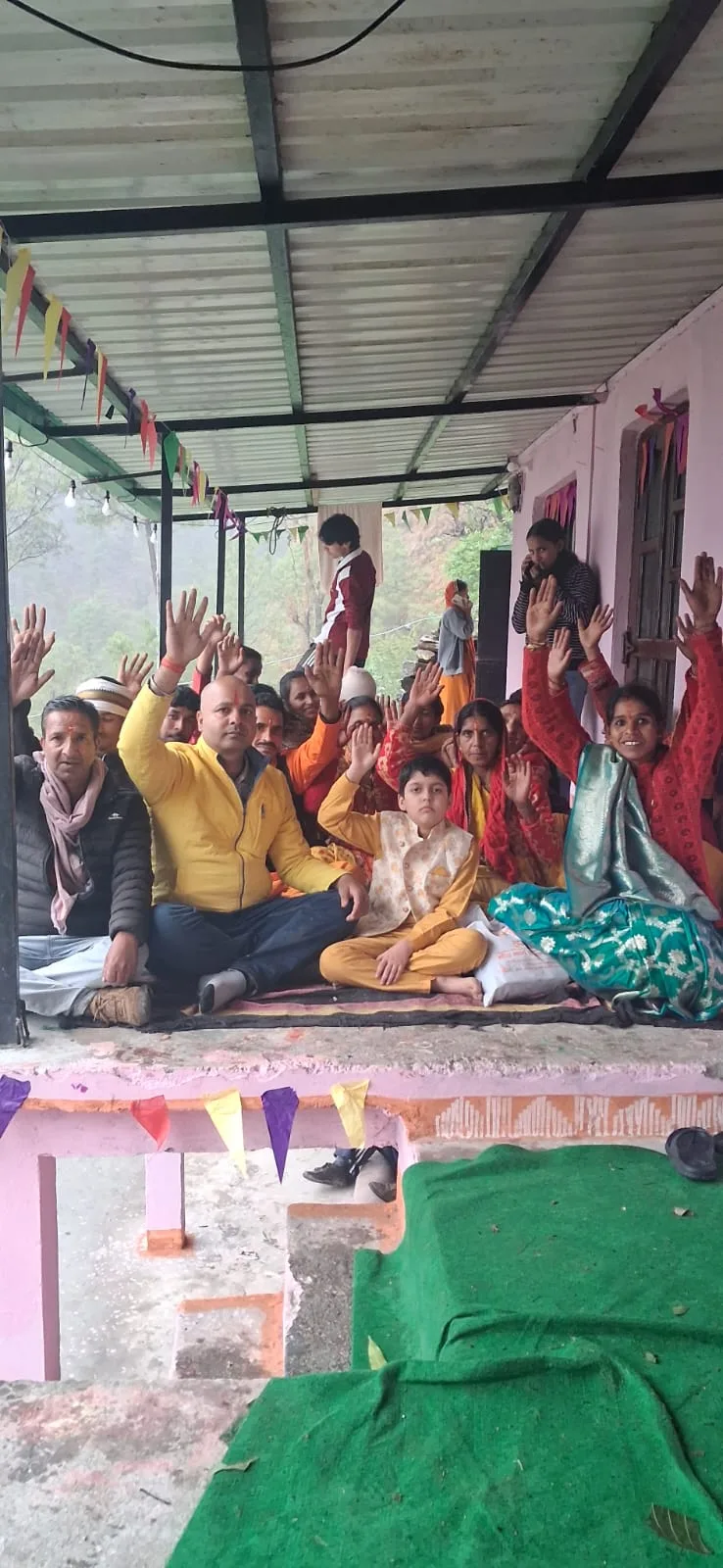 देवनगर में एक हफ्ते से अंधेरा, भागवत कथा के बीच ग्रामीणों का धरना