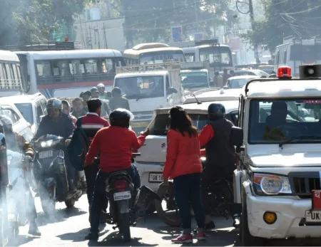 भीमताल में बदहाल सड़कों, धूल और जाम से जनता त्रस्त, उठी जिम्मेदार विकास की मांग