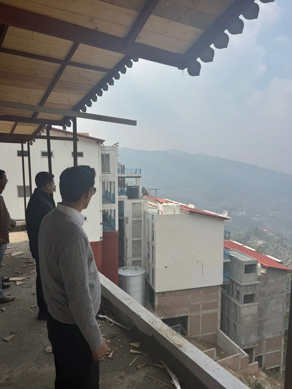 मुक्तेश्वर में बेलगाम निर्माण पर आयुक्त सख्त, अवैध इमारतों की जांच के आदेश