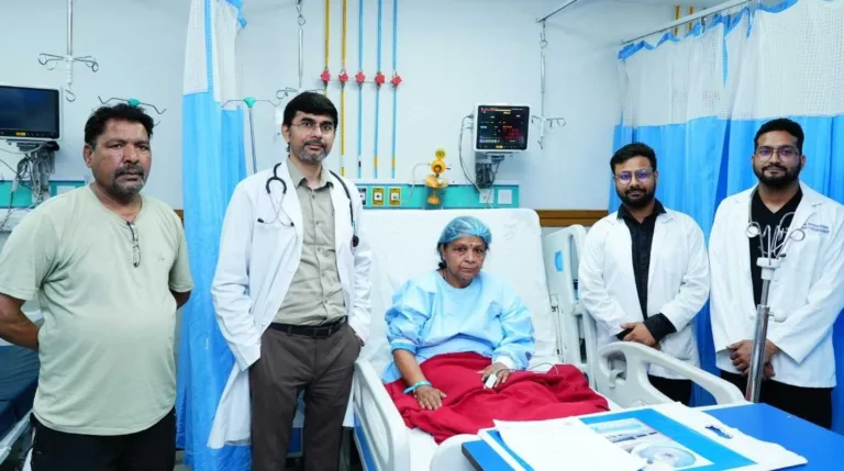 श्री महंत इन्दिरेश अस्प्ताल में बिना सर्जरी घुटने के दर्द का सफल उपचार