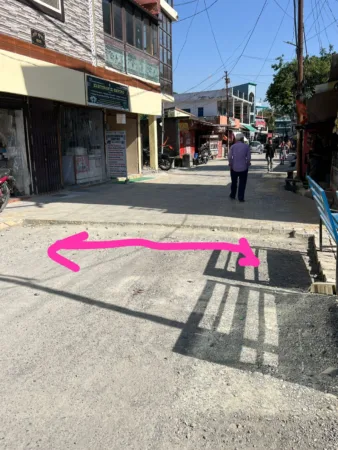 अधूरा इंटरलॉकिंग टाइल्स निर्माण बना हादसों की वजह