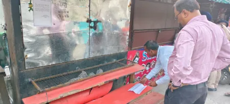अपंजीकृत फड़ संचालकों पर नगर पालिका की कार्रवाई, चार दुकानें सीज