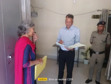 औचक निरीक्षण में खुली लापरवाही, बीईओ समेत दो कर्मचारियों का वेतन रोका