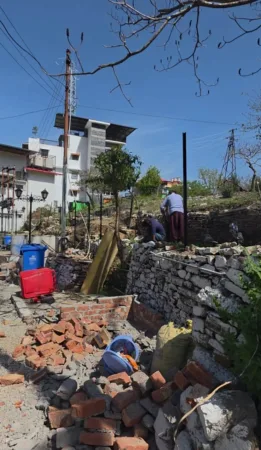 खुर्पाताल में अतिक्रमण पर चला बुलडोजर, दूसरे दिन भी जारी रहा अभियान