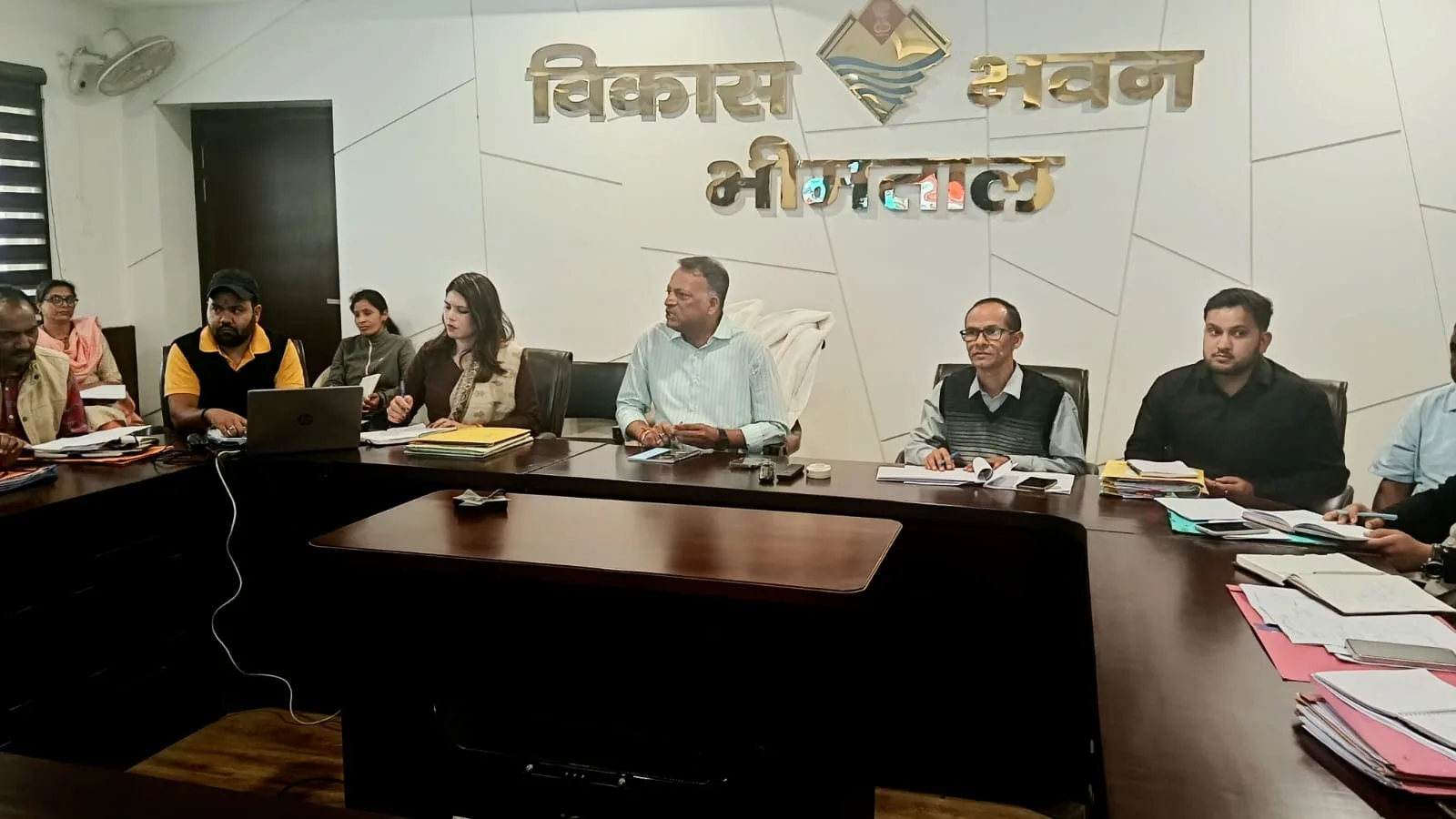 ग्राम्य विकास योजनाओं की समीक्षा बैठक आयोजित, अधिकारियों को दिए सख्त निर्देश