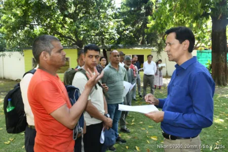 जनसुनवाई में आयुक्त दीपक रावत ने सुनीं समस्याएं, कई मामलों का मौके पर निस्तारण