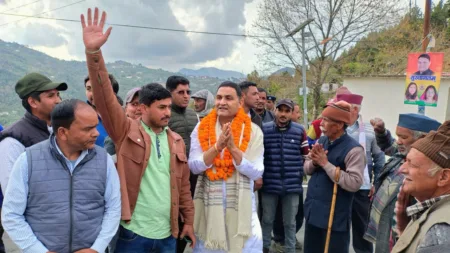 भीमताल में मंत्री कैड़ा का जनसंपर्क अभियान, ओलावृष्टि से प्रभावित किसानों को राहत के निर्देश