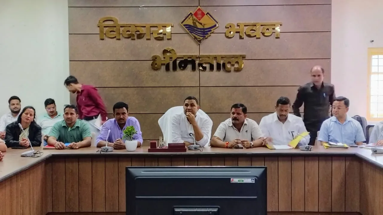 भीमताल में युवतियों से धोखाधड़ी का मामला गरमाया, मंत्री कैड़ा सख्त