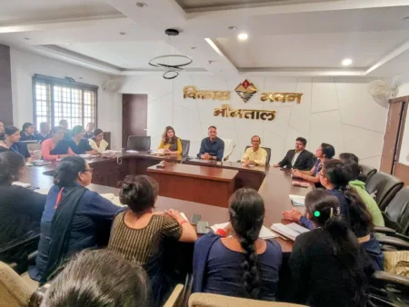 महिलाओं को स्वरोजगार से जोड़ने पर जोर, प्रशिक्षण योजनाओं को तेजी से लागू करने के निर्देश