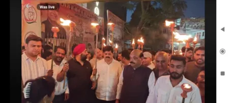 युवा कांग्रेस ने राजधानी देहरादून में कानून व्यवस्था पर उठाए सवाल, पुलिस मुख्यालय तक निकाला मशाल जुलूस