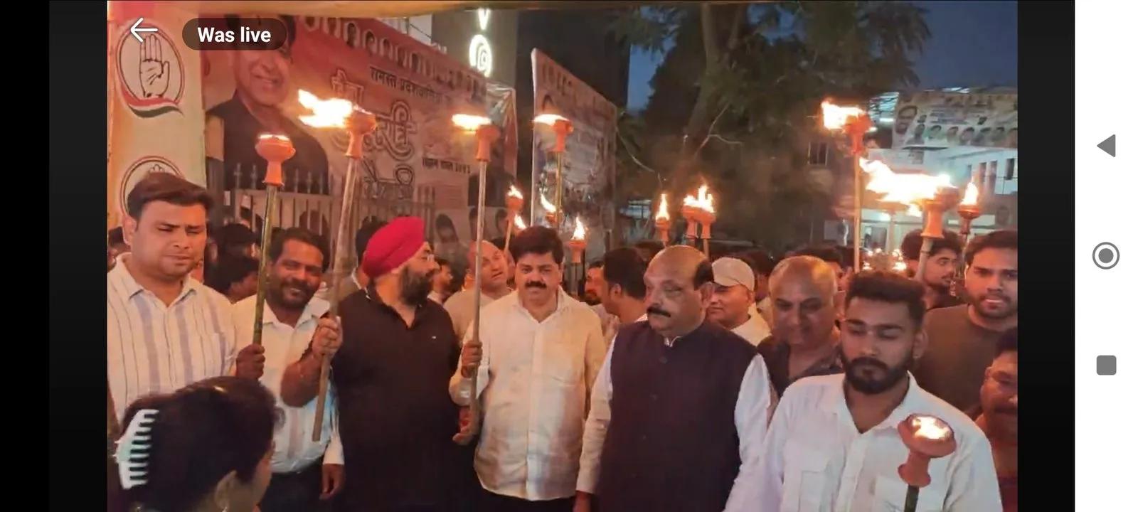 युवा कांग्रेस ने राजधानी देहरादून में कानून व्यवस्था पर उठाए सवाल, पुलिस मुख्यालय तक निकाला मशाल जुलूस