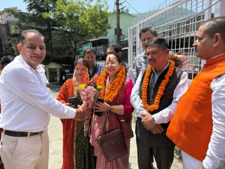 हेमवती नंदन बहुगुणा की जयंती पर दुग्ध उत्पादकों को मिली प्रोत्साहन राशि