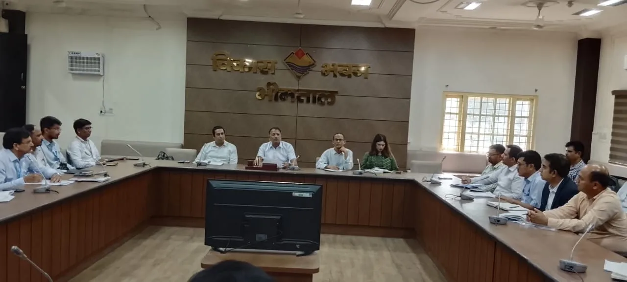 CSR निधि से जिले के विकास को रफ्तार: विकास भवन में बैठक, बैंकों को सौंपे गए नए कार्य