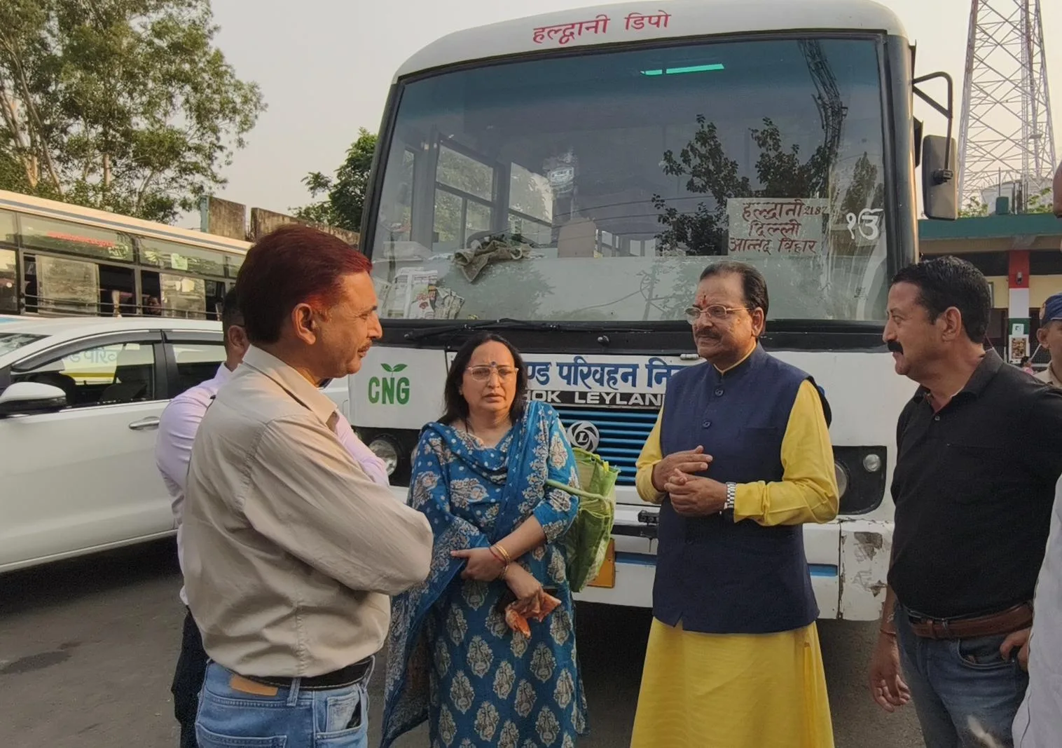 दिल्ली जाने को सांसद अजय भट्ट ने चुनी रोडवेज बस, दिया ईंधन बचाने का संदेश