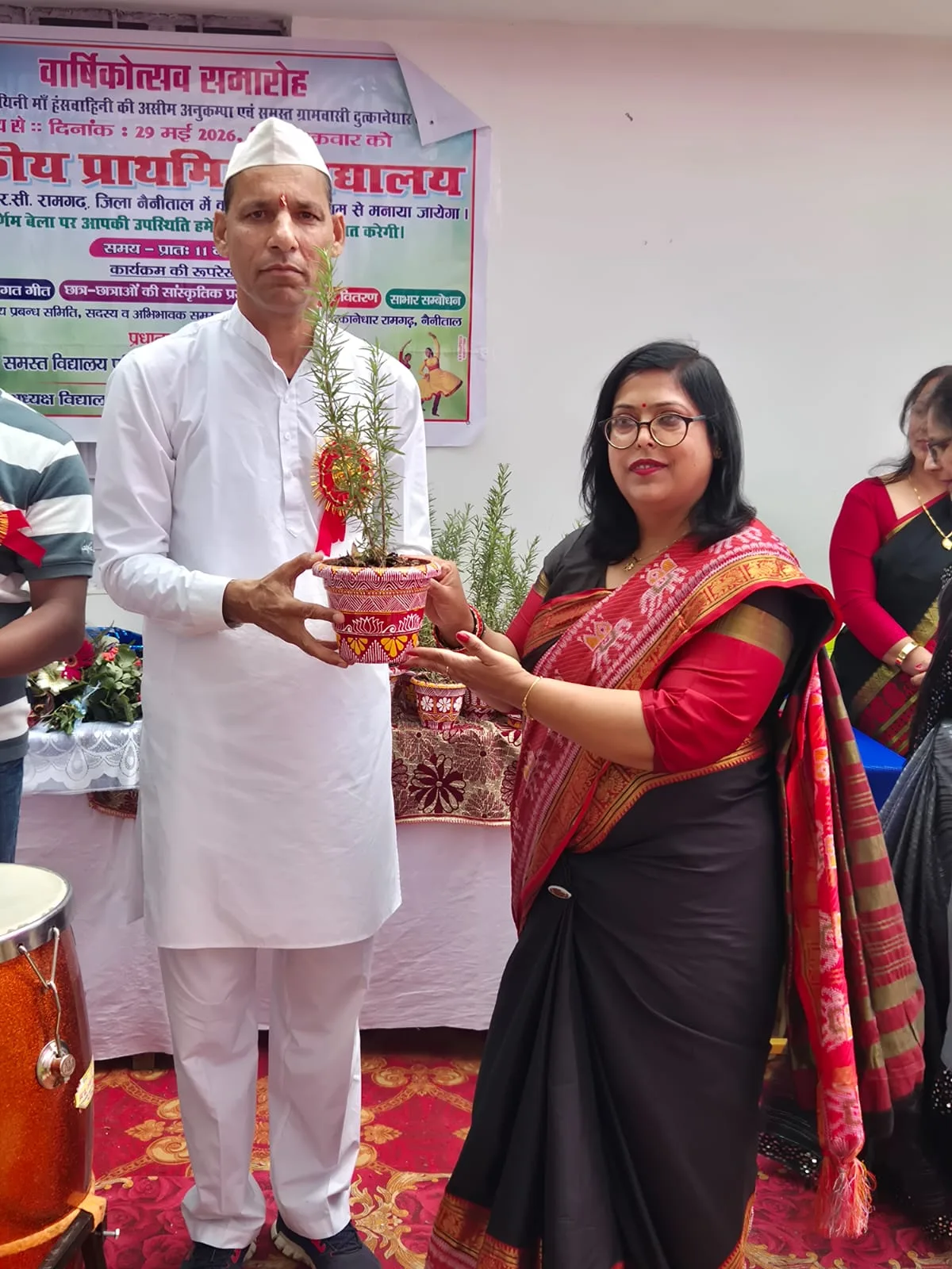 दुत्कानेधार विद्यालय के वार्षिक महोत्सव में बच्चों की प्रतिभा ने मोहा मन