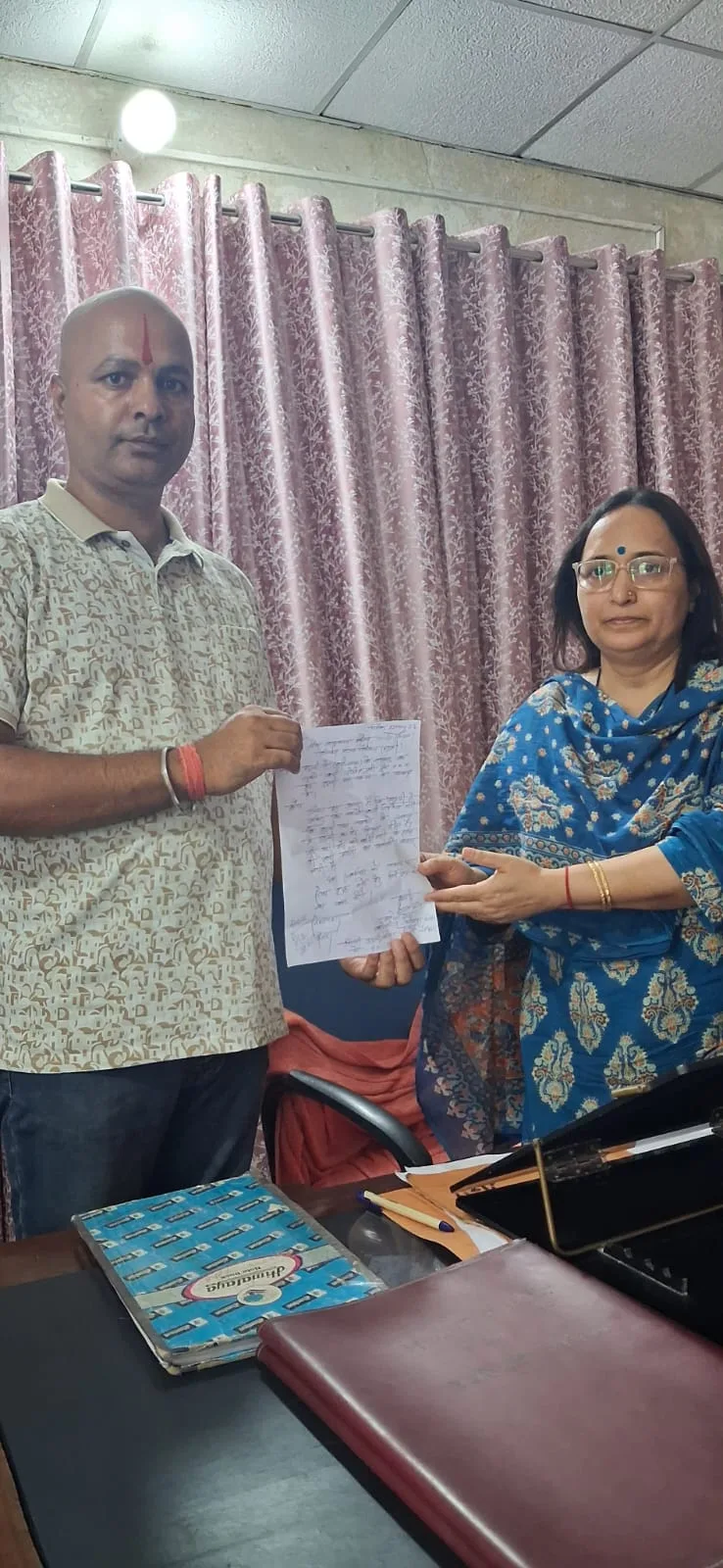 दुदुली तक रोडवेज सेवा बढ़ाने की उठी मांग, कांग्रेस नेता मनोज शर्मा ने मण्डलीय प्रबंधक को सौंपा ज्ञापन