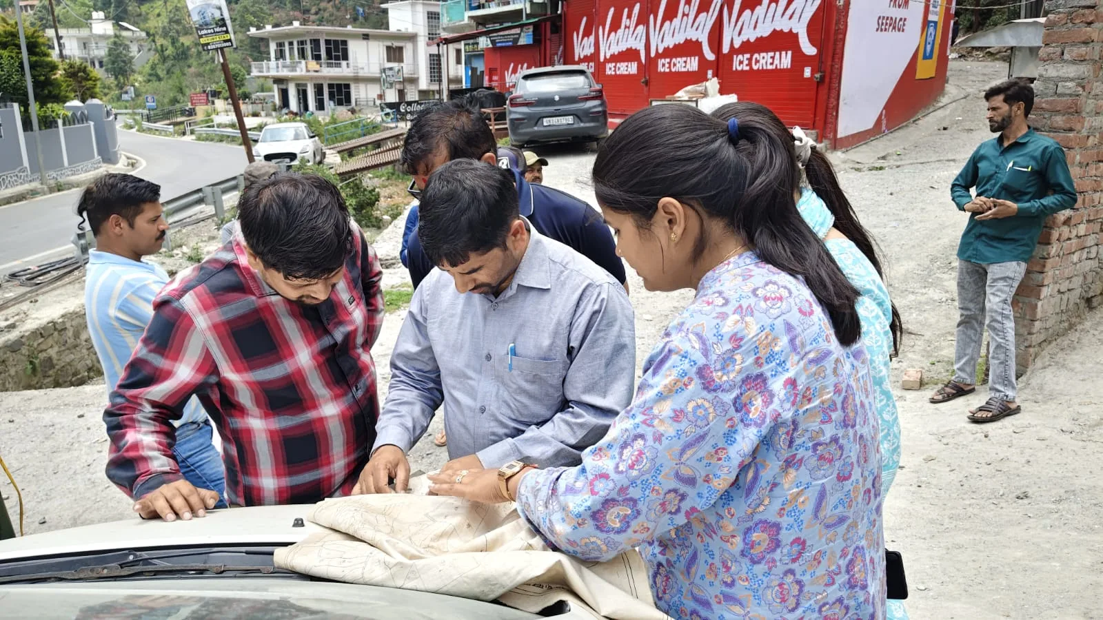 भीमताल बाईपास में 26 नाली जमीन पर कब्जे का आरोप, प्रशासन ने कराई पैमाइश
