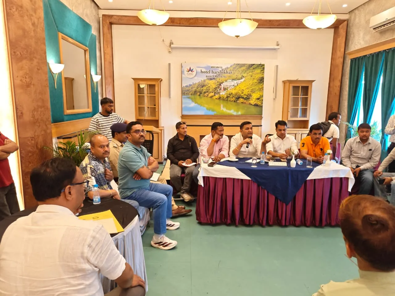 मंत्री राम सिंह कैड़ा ने अधिकारीयों की ली बैठक समस्याओं का समाधान करने के दिए निर्देश