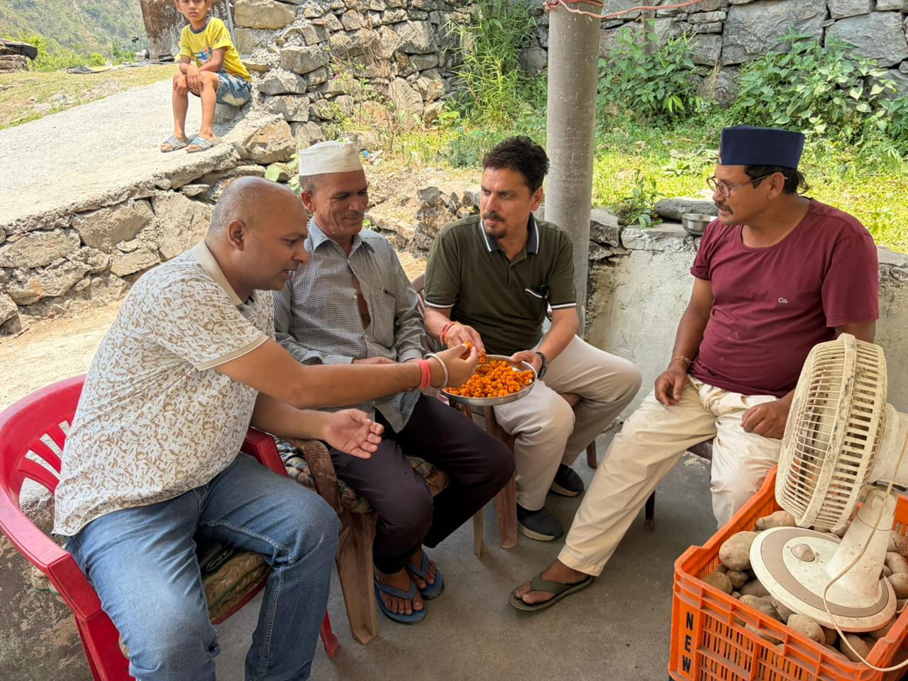 राहुल गांधी की अल्मोड़ा जनसभा को सफल बनाने में जुटी कांग्रेस, ओखलकांडा में किया जनसंपर्क