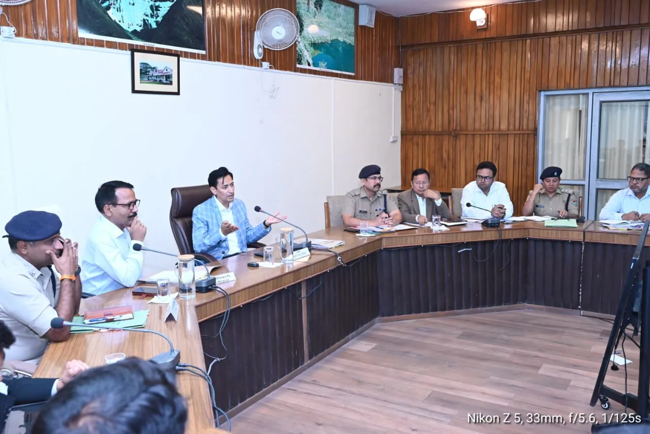 हाईकोर्ट के आदेश पर नैनीताल ट्रैफिक व्यवस्था को लेकर मंथन, मंडलायुक्त दीपक रावत की अध्यक्षता में हुई अहम बैठक