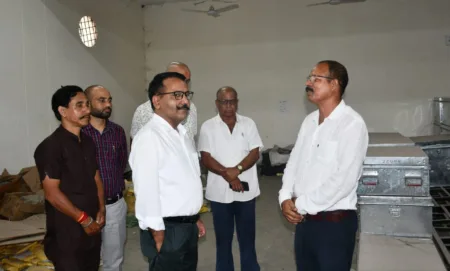 ईवीएम-वीवीपैट वेयरहाउस का डीएम ने किया त्रैमासिक निरीक्षण, व्यवस्थाएं मिलीं संतोषजनक