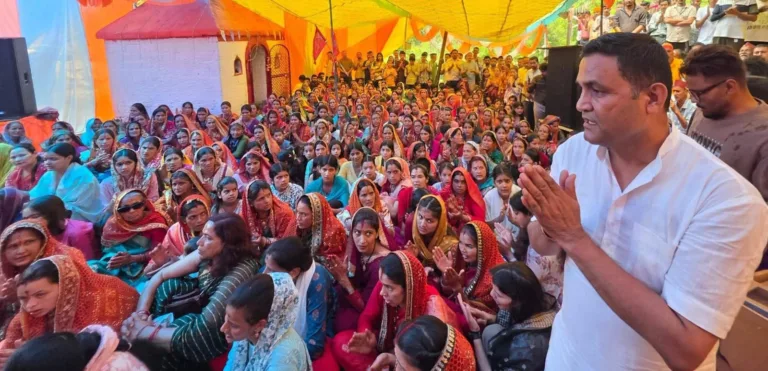 गांव-गांव पहुंच रहे मंत्री राम सिंह कैड़ा, ग्रामीणों की समस्याएं सुन अधिकारियों को दिए त्वरित कार्रवाई के निर्देश