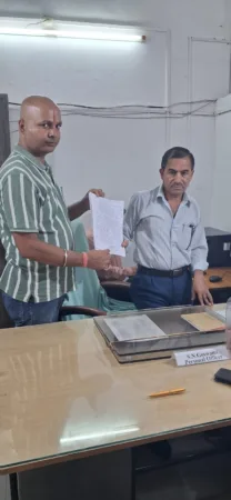 डॉक्टर की लापरवाही से बेरोजगार युवक की गाय की मौत का आरोप, 10 लाख मुआवजे की मांग