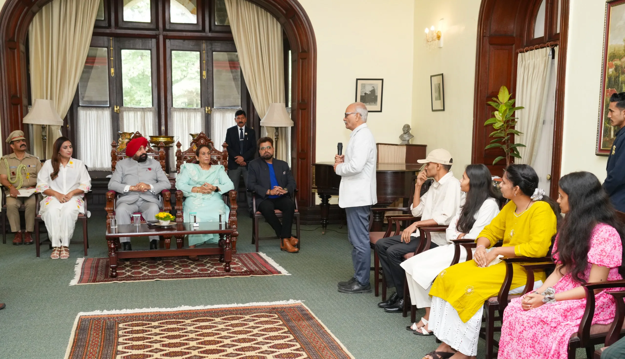 लोक भवन में मनाया गया तेलंगाना राज्य स्थापना दिवस, राज्यपाल ने विद्यार्थियों से किया संवाद