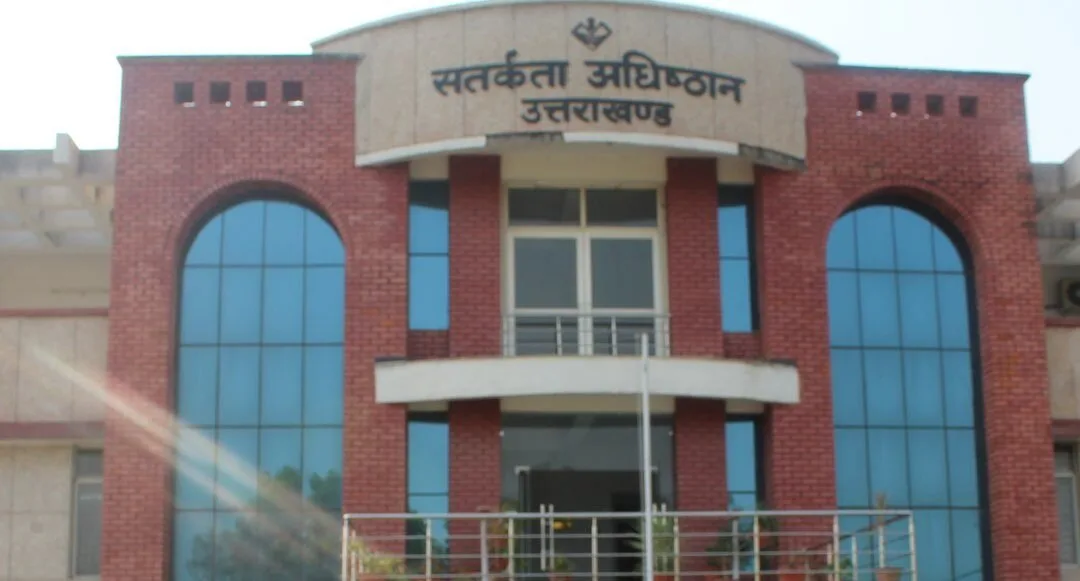 घूस लेते संग्रह अमीन और वरिष्ठ सहायक गिरफ्तार