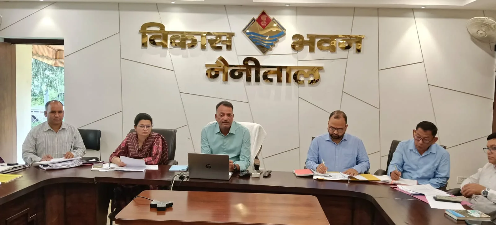 नैनीताल जिले को मिलीं 1000 कंट्रोल यूनिट और 700 वीवीपैट, चुनावी तैयारियां तेज