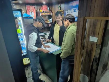 नैनीताल में होम स्टे और गेस्ट हाउसों पर प्रशासन की सख्ती, तीन पर ₹10-10 हजार जुर्माना