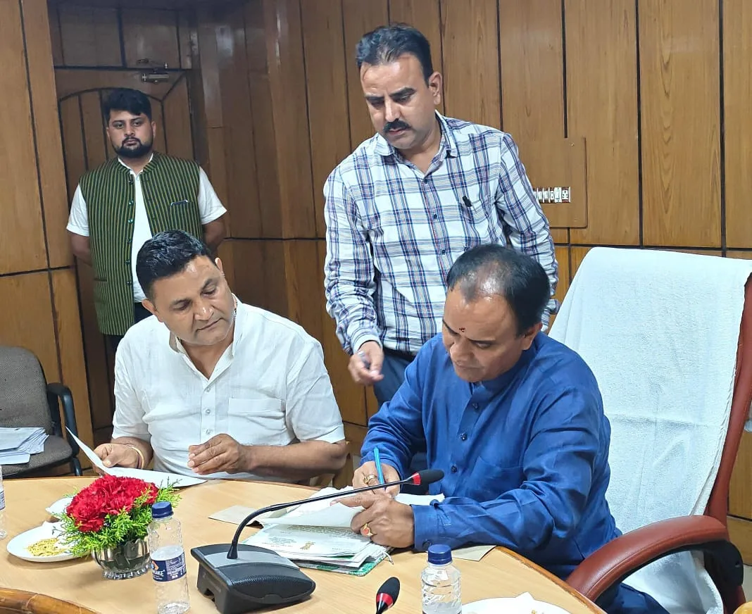 पतलोट महाविद्यालय में संस्कृत-भूगोल की कक्षाएं शुरू करने की मांग, प्राचार्य की नियुक्ति का आग्रह