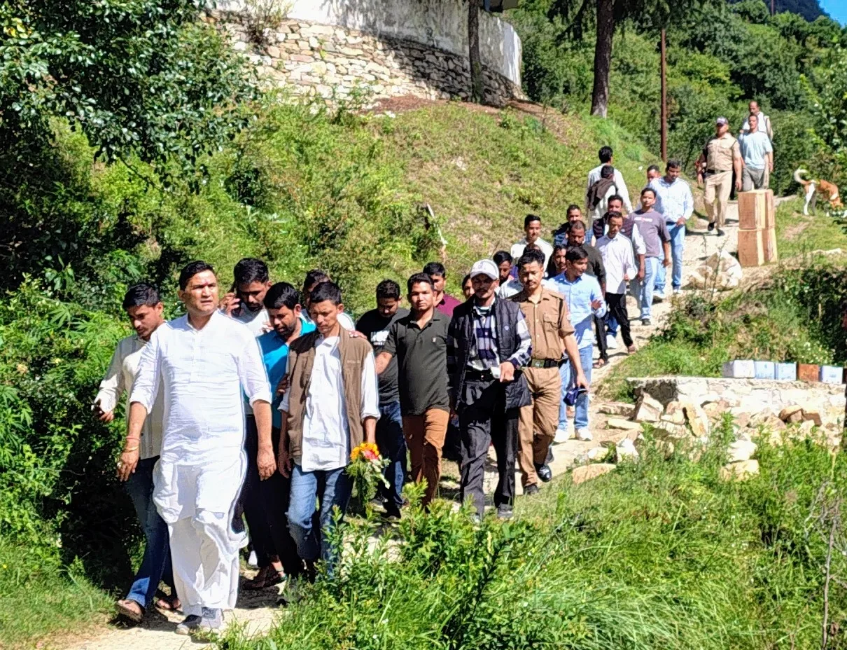 मंत्री कैड़ा ने धारी ब्लॉक के गांवों का दौरा कर सुनी ग्रामीणों की समस्याएं