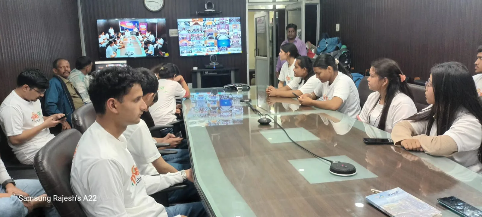 विकसित वाइब्रेंट विलेज कार्यक्रम के प्रतिभागियों से प्रधानमंत्री मोदी का वर्चुअल संवाद