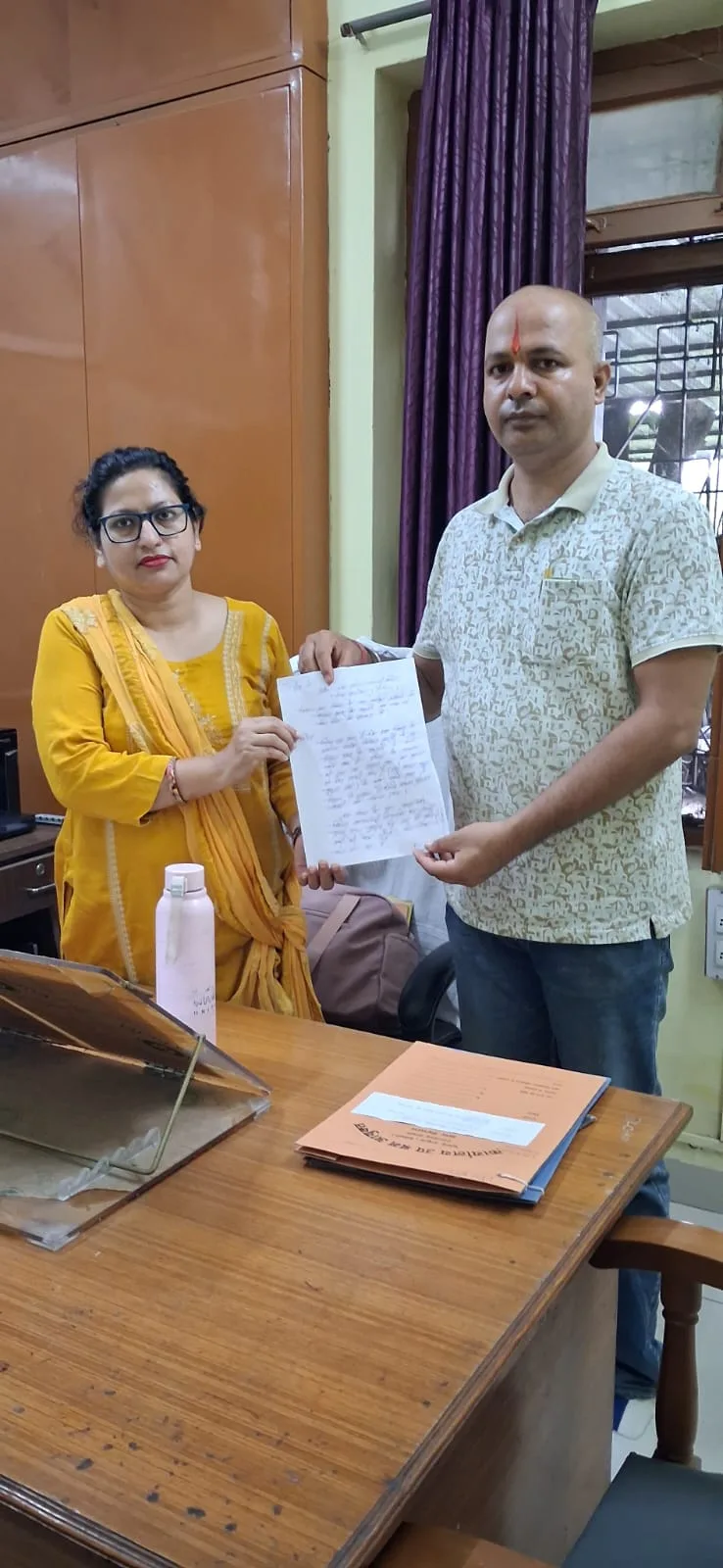 श्रम विभाग की लंबित अनुदान राशि जारी करने की मांग, कांग्रेस नेता मनोज शर्मा ने सौंपा ज्ञापन