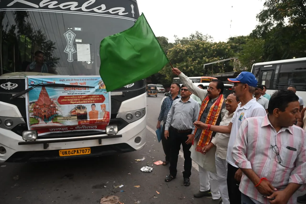सोमनाथ धाम के लिए 37 श्रद्धालुओं का दल रवाना, सांसद अजय भट्ट ने दिखाई हरी झंडी