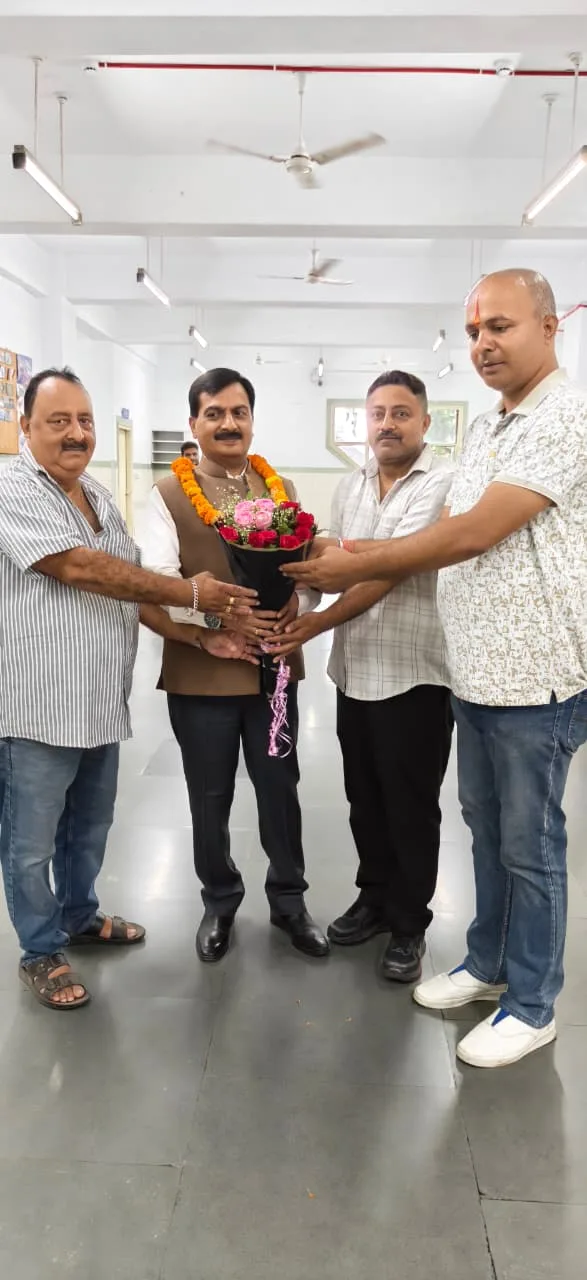 एसटीएच के नए प्राचार्य से मिले कांग्रेस नेता मनोज शर्मा, भीमताल के मरीजों को प्राथमिकता देने की मांग