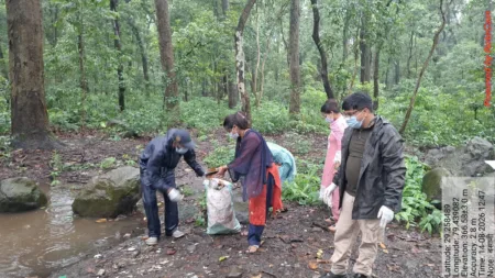 जनपद के 28 स्थानों पर चला स्वच्छता अभियान, सिंगल यूज प्लास्टिक और कूड़ा किया एकत्र